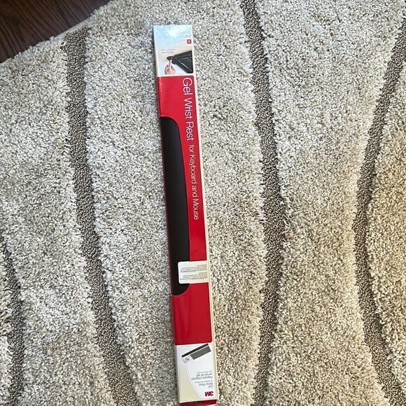 3M Gell Wrist Rest  - Picture 3 of 8